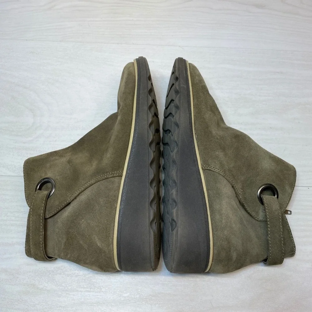 Clarks pre owned